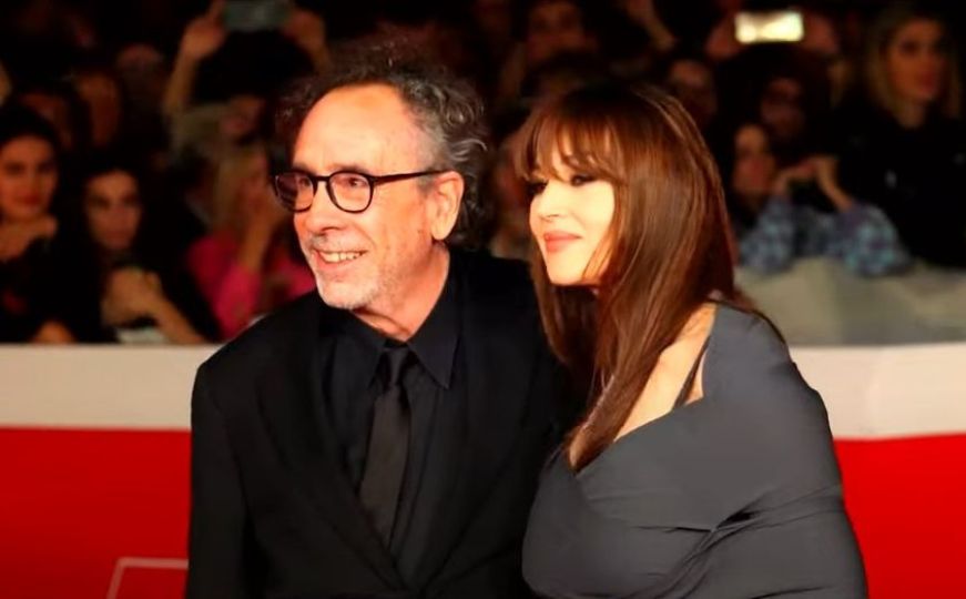 Više se ne skrivaju: Monica Bellucci i Tim Burton oduševili prisutne na crvenom tepihu