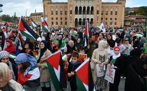 Više od 1.000 ljudi na protestu podrške Palestini u Sarajevu: "Zaustavite ubijanje!"