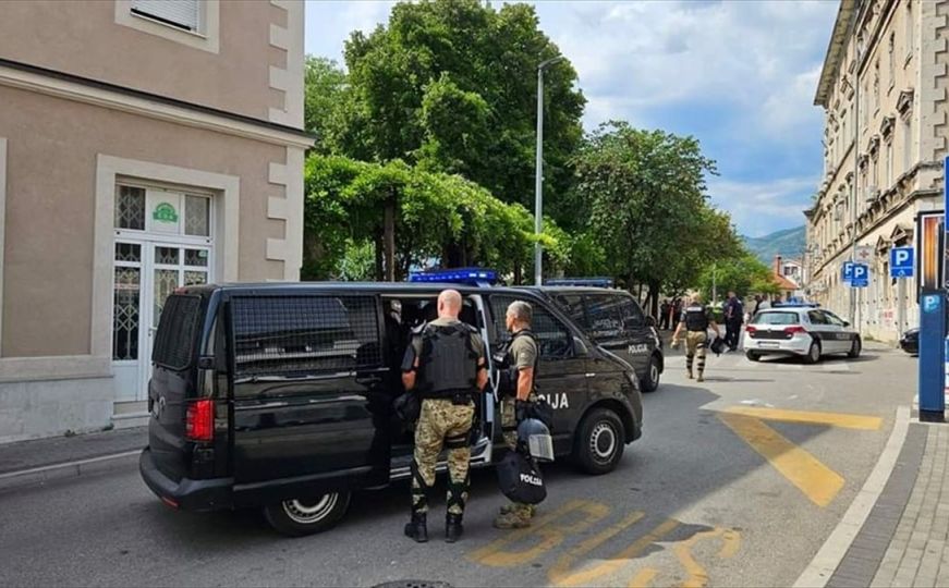 Pljačka u Mostaru: Maskirani razbojnici, prijeteći pištoljem, odnijeli novac iz pošte