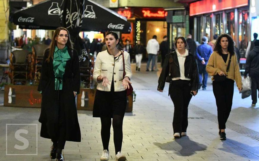 Ugodne temperature 'pozvale' građane na šetnju: Evo kako su izgledale ulice Sarajeva