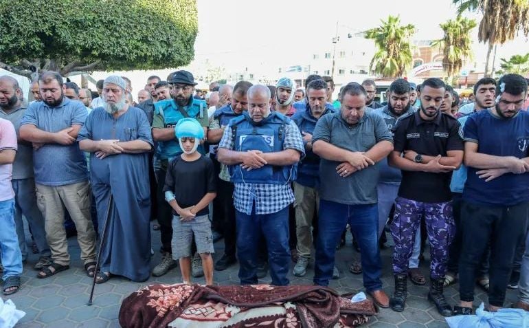 Tuga do neba: U Gazi klanjana dženaza porodici hrabrog reportera Al Jazeere