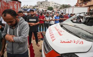 Tužni prizori: Palestinci klanjali džuma-namaz u dvorištu bolnice u Gazi