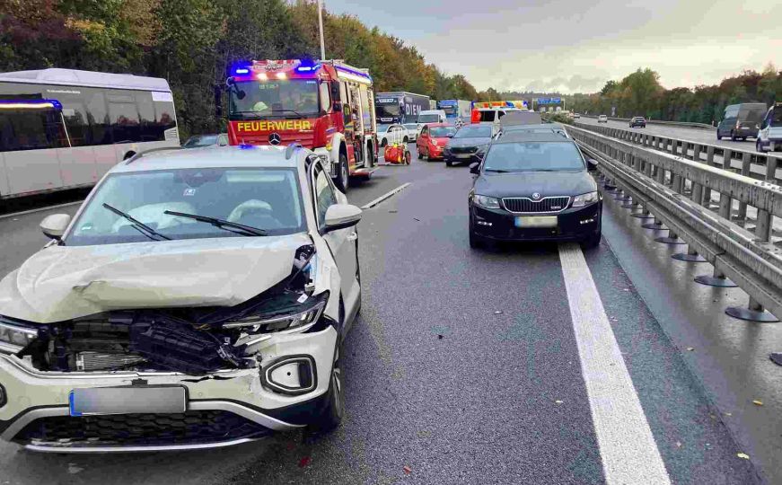 Haos u Njemačkoj: Na jednom autoputu došlo do 17 saobraćajnih nesreća