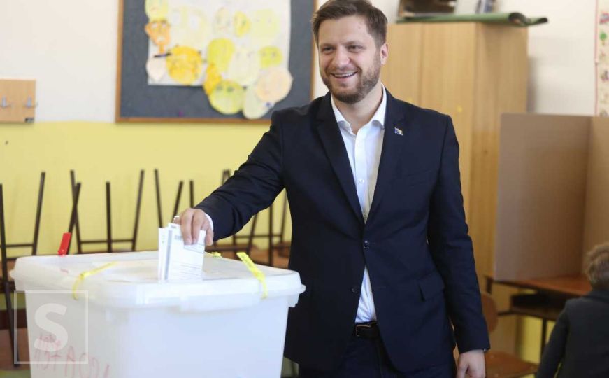 Irfan Čengić glasao pa poručio građanima: Otklonimo krizu koja traje već šest mjeseci