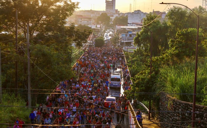 Veliki migrantski karavan krenuo prema SAD-u, Washington očekuje se pritisak na granici