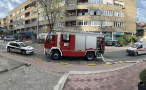 Izbio požar u stanu u Sarajevu, vatrogasci intervenisali