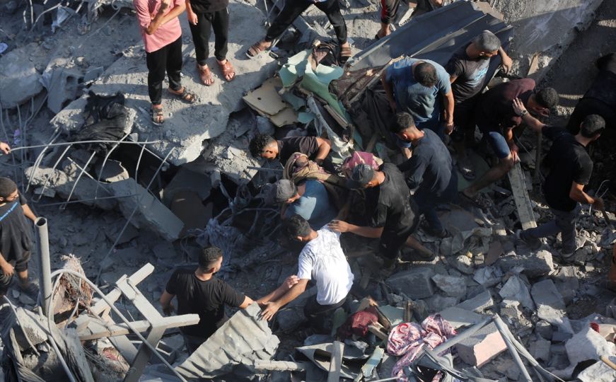 Stravično: Izrael bombardovao još jedan izbjeglički kamp, na desetine Palestinaca ubijeno