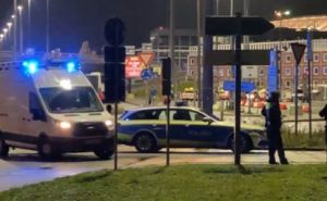 Opsadno stanje u Hamburgu: Automobilom uletio na aerodrom, uzeo djecu za taoce pa pucao