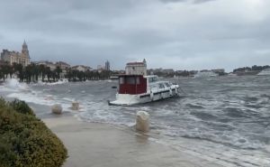 Drama u Hrvatskoj: Zbog nevremena 50 putnika pluta na pučini u Jadranskom moru