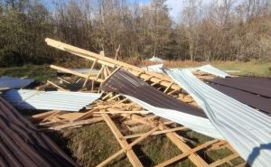 Posljedice velikog nevremena u BiH: Olujni vjetar potpuno uništio krov porodične kuće
