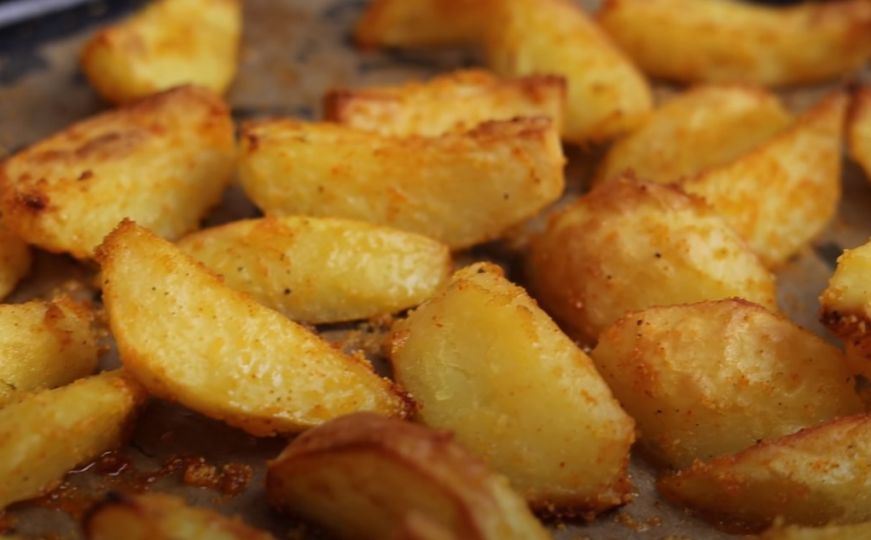Trik čuvene kuharice za najhrskaviji 'zlatni' krompir: Donosimo vam najjednostavniji recept