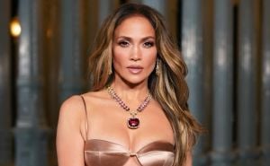 Haljina koju je nosila Jennifer Lopez na gala svečanosti u Los Angelesu izazvala lavinu komentara