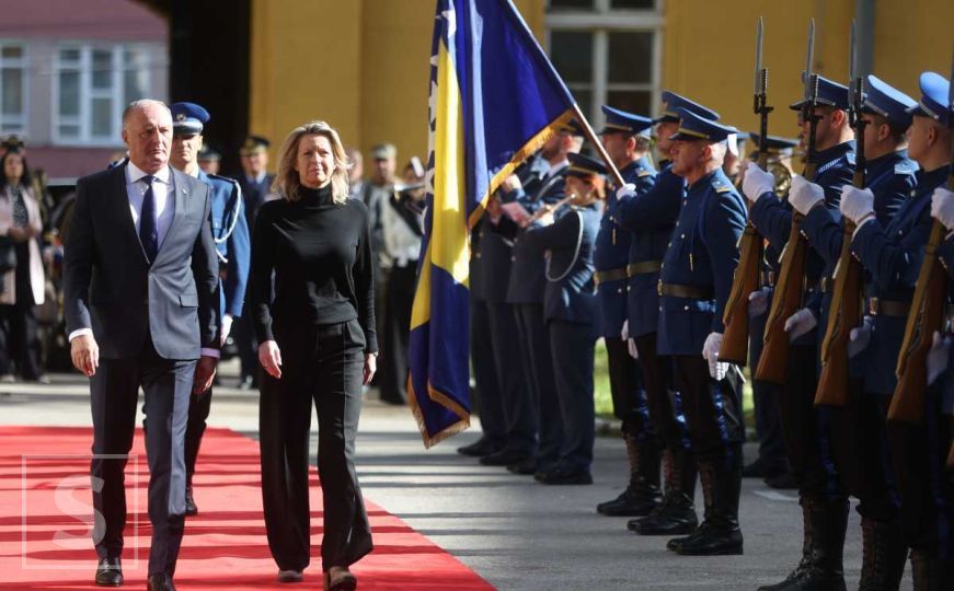 Doček uz vojne počasti: Pogledajte prve kadrove dolaska ministrice odbrane Nizozemske u Sarajevu