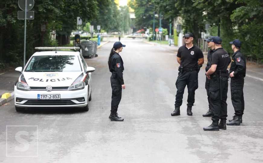 Slučaj kod Sarajeva: Ukrao vozilo pa se u njemu vozao sa spidom