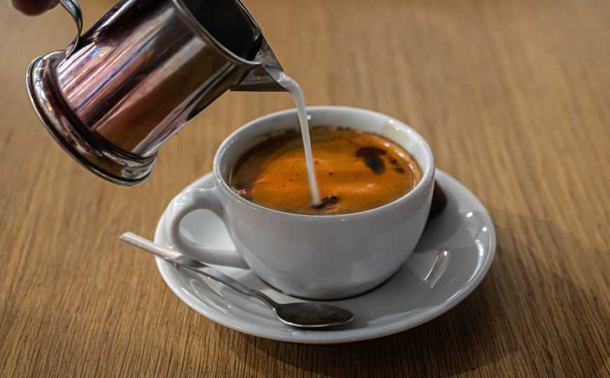 Kombinacija koju volimo: Kako kafa s mlijekom utječe na zdravlje