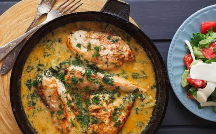 Kulinarski trikovi: Kremasta piletina s paradajzom i začinskim biljem