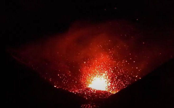 Podignut stepen uzbune: Najveći aktivni vulkan u Europi ponovo izbacuje lavu