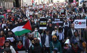Hiljade ljudi na ulicama Londona: Čuje se 'Free Palestine', građani strahuju od sukoba s desničarima
