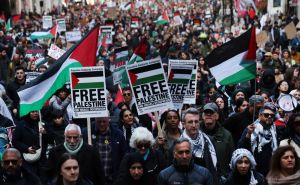 Završen protest za Palestinu u Londonu: Policija saopštila - 300.000 ljudi izašlo na ulice