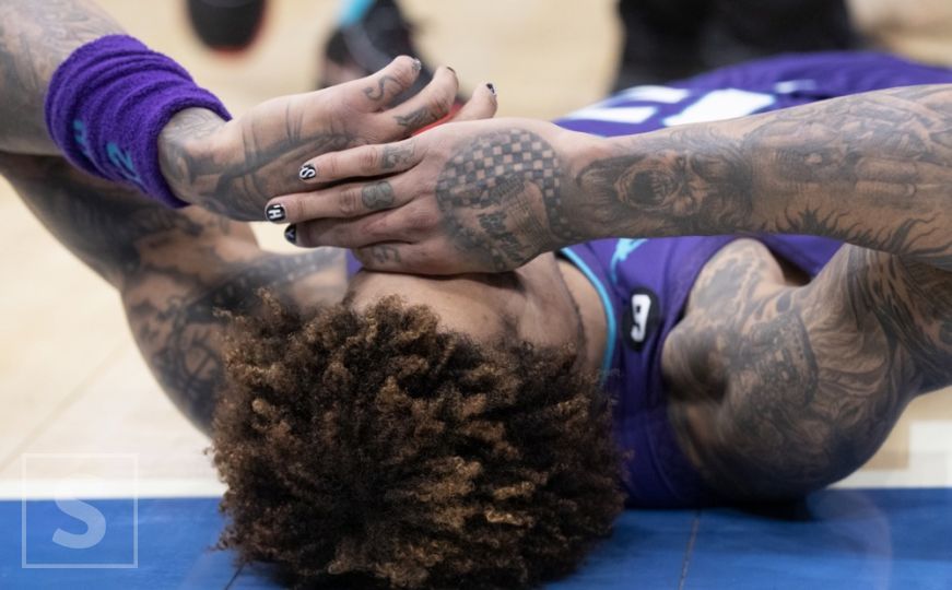 NBA zvijezdu udario automobil tokom šetnje, tragedija izbjegnuta za dlaku