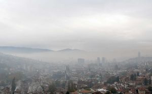 Pala magla na Sarajevo: Ovako je danas izgledao pogled sa Žute tabije