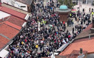Karić: Sarajevo stalo uz ljude kojima su moćnici okrenuli leđa. To je jedino ispravno u vremenu zla