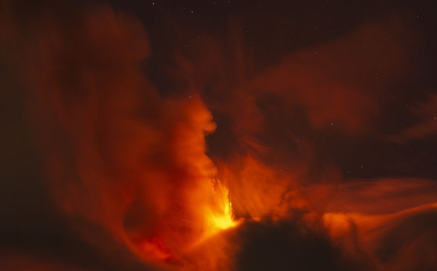 Vulkan Etna ponovo eruptirao, lava i gust dim se nadvili nad Sicilijom