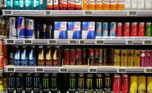 Alarmantni rast konzumacije energetskih pića među mlađom populacijom: Zdravstveni rizici u fokusu