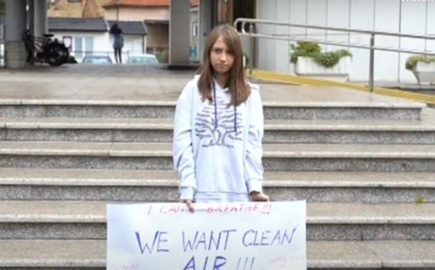 Upoznajte hrabru djevojčicu (15) iz Bosne koja danima sama na ulici protestuje za čist zrak