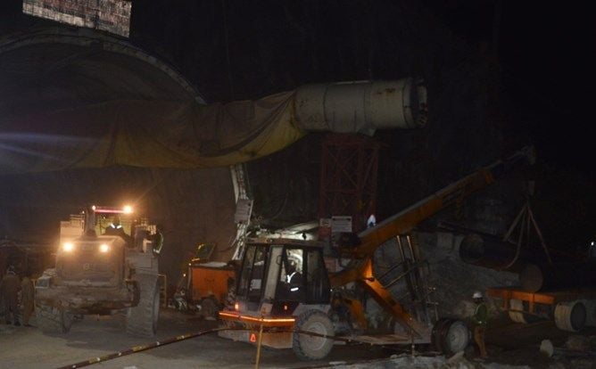 Utrka s vremenom: Nastavljena petodnevna drama, u urušenom tunelu u Indiji ostalo 40 radnika