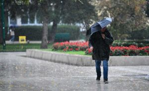 Naoružajte se strpljenjem, kabanicama i kišobranima: Nevrijeme s grmljavinom zahvatilo Sarajevo
