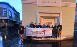 Maratonci krenuli na 135 kilometara dugu utrku od Tuzle do Vukovara