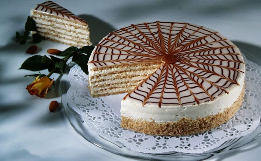 Esterhazy torta za slavlja, svadbe, i rođendane: Za njenu pripremu potreban vam je veliki trud