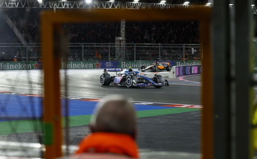Ni kazna od pet sekundi ga nije spriječila: Max Verstappen završio prvi, pa zapjevao Viva Las Vegas