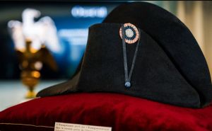 Aukcija u Parizu: Napoleonova kapa dostigla vrtoglavu cijenu