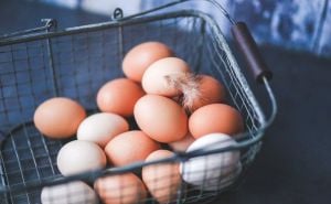 Da li znate koja je razlika između bijelih i smeđih jaja i da li je sve do kokoške?