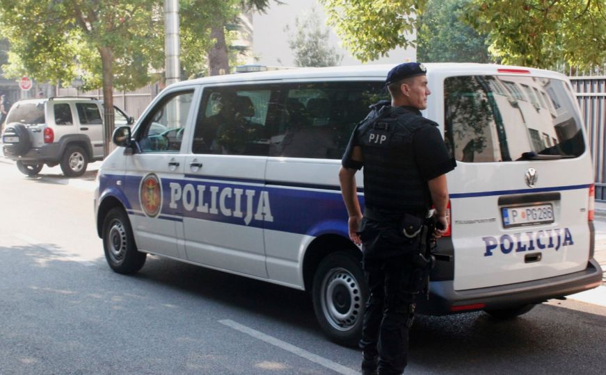 Crnogorska policija uhapsila Bosance: Mladić i maloljetnik, uz prijetnju i silu, oteli novac