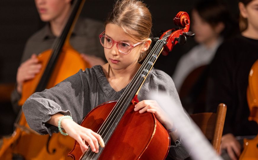 Mladi violončelisti iz ansambla Cellissimo ostavili publiku u Zenici bez teksta