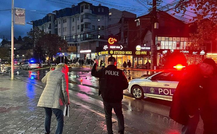 Kao u filmovima: Snimljena pljačka zlatare na Kosovu, razbojnici pucali na policiju