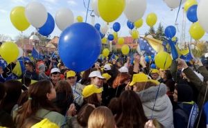Učenici 13 škola sjajnim performansom u Tuzli obilježili Dan državnosti Bosne i Hercegovine