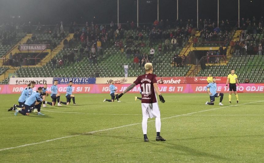 Nesvakidašnji potez igrača Tuzla Cityja: Klečali prvih 90 sekundi utakmice protiv Sarajeva