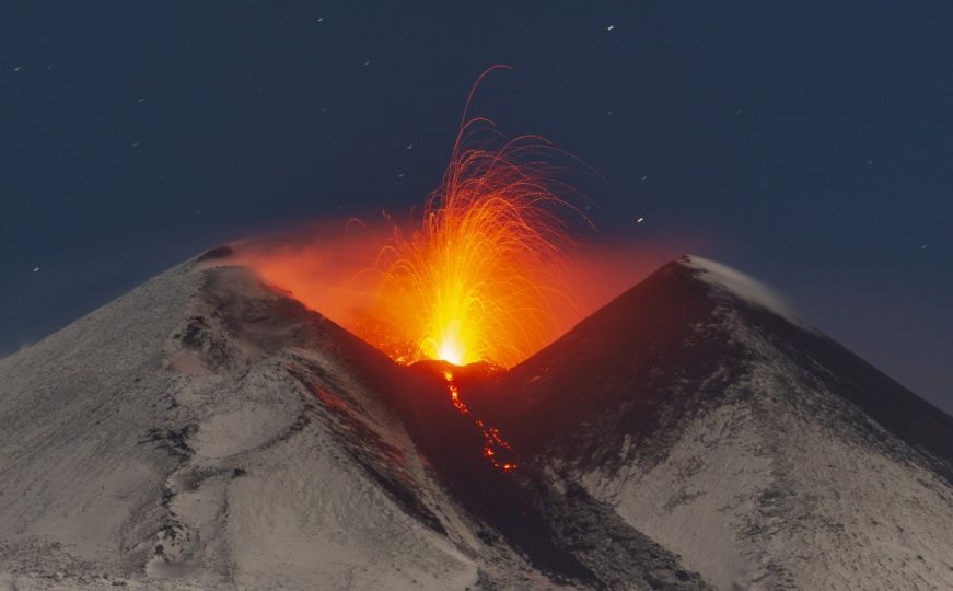 "Probudio" se najaktivniji evropski vulkan: Etna ponovno izbacuje pepeo i lavu