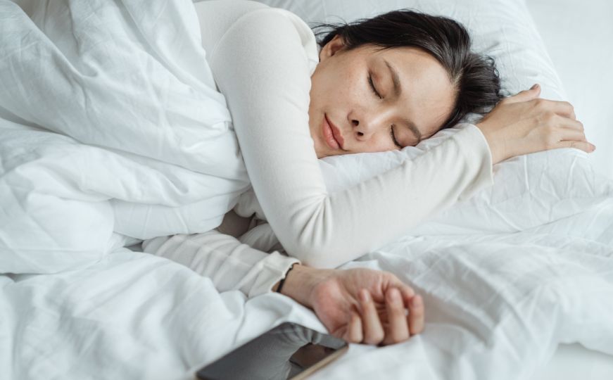 Kiropraktičar upozorava zašto nikada ne biste trebali spavati na stomaku