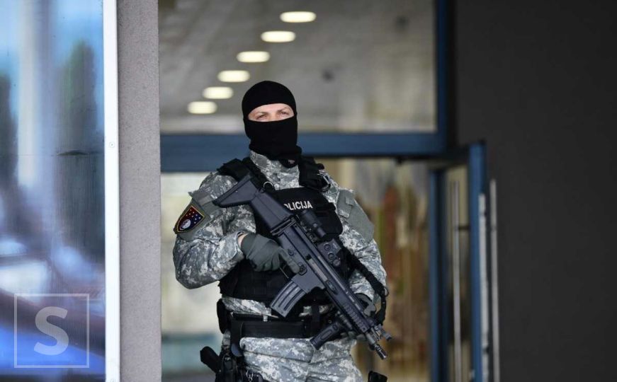 SIPA provodi veliku policijsku akciju na 11 lokacija u Sarajevu. Objavljeno ko će biti saslušan