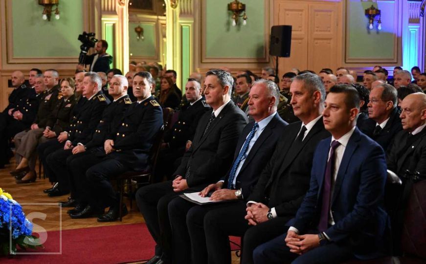 Ministar Helez domaćin svečane akademije uz Dan OS BiH: "Imamo Oružane snage jače nego ikad"
