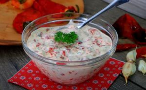 Ukusna i kremasta salata koja idealno ide uz grah i mesna jela
