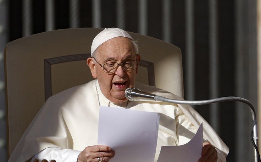 Papa Franjo se našalio - "živ sam"