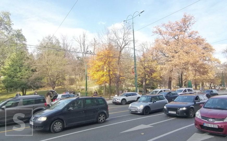 Saobraćajni kolaps u centru Sarajeva: Sudarila se dva vozila