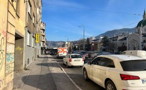 Pogledajte kolika je kilometarska kolona u centru Sarajeva nakon sudara dva autobusa