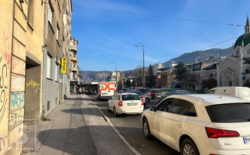Pogledajte kolika je kilometarska kolona u centru Sarajeva nakon sudara dva autobusa
